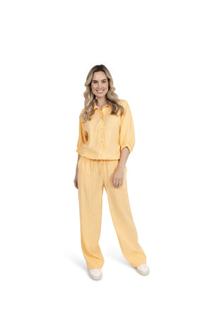 Lisa | apricot