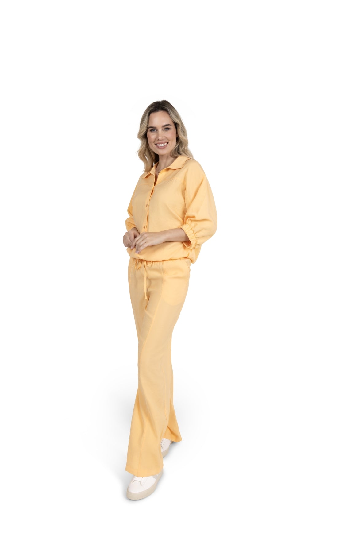 Lisa | apricot