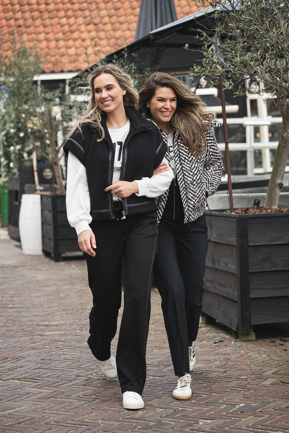 Annelot | black
