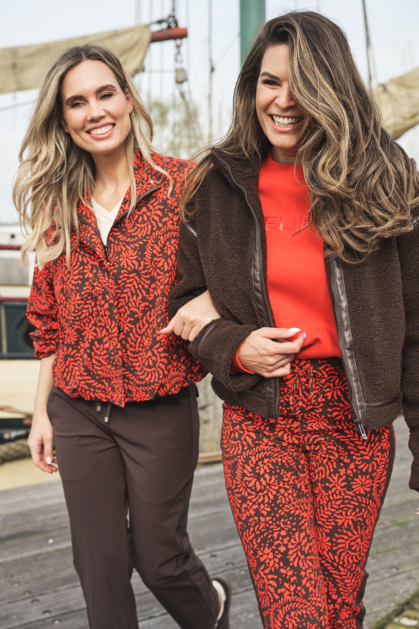 Gwen | espresso-red
