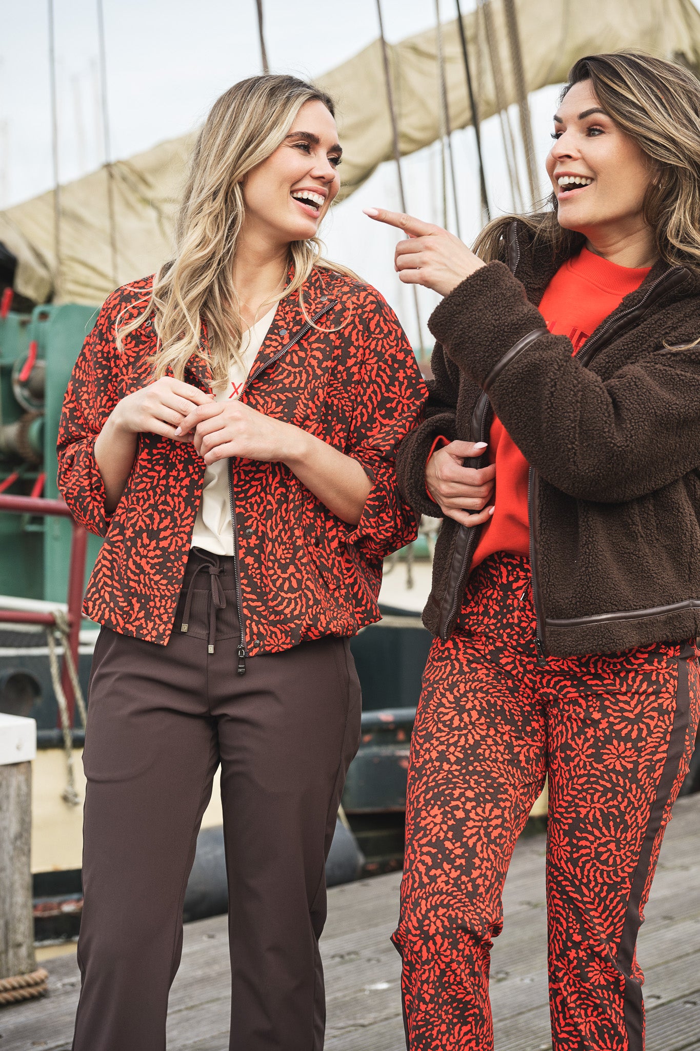 Gwen | espresso-red