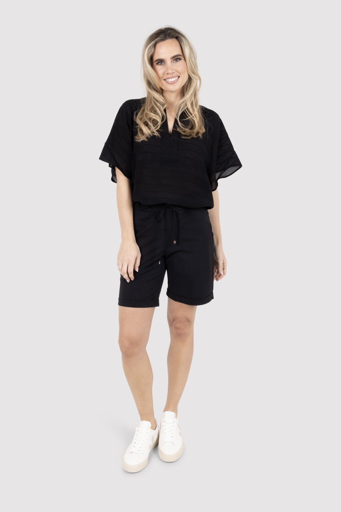 Anna | black