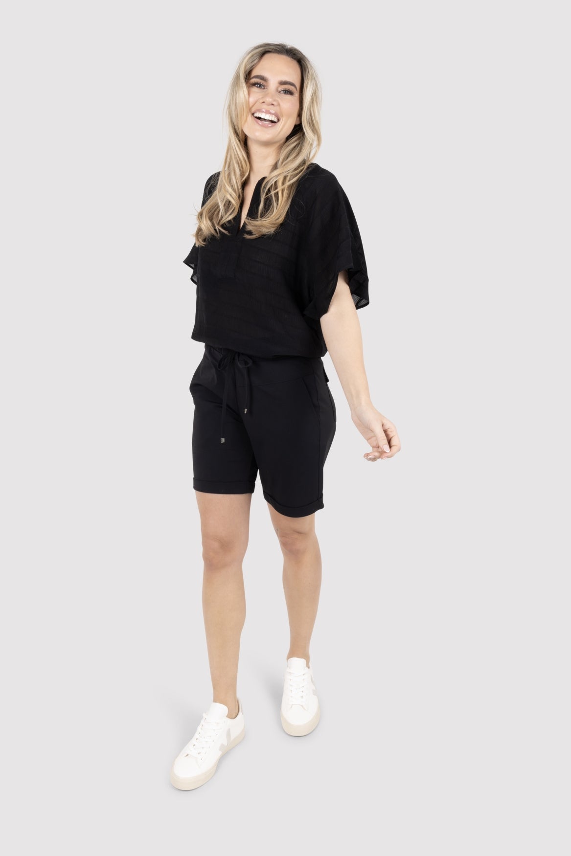Anna | black