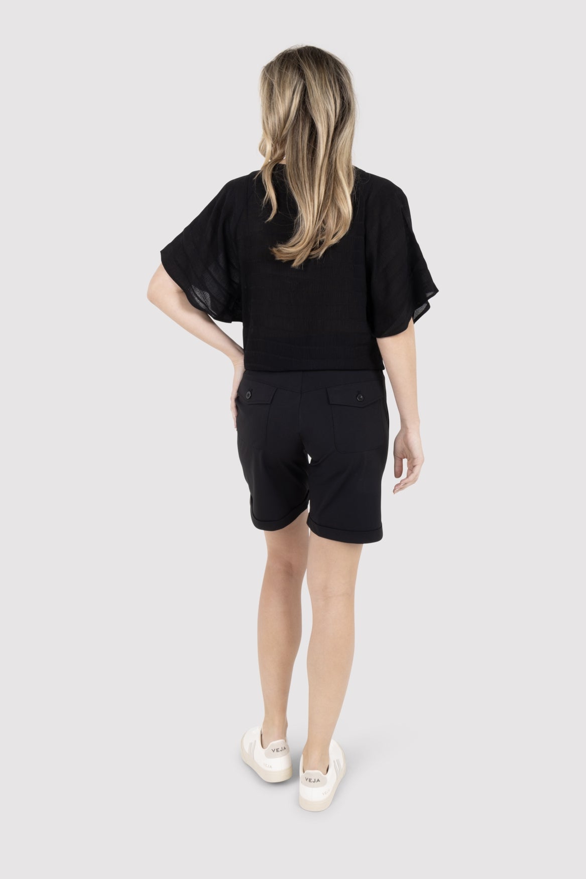 Anna | black