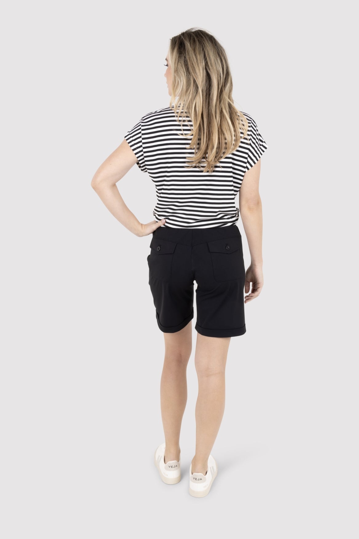 Margot | black-white