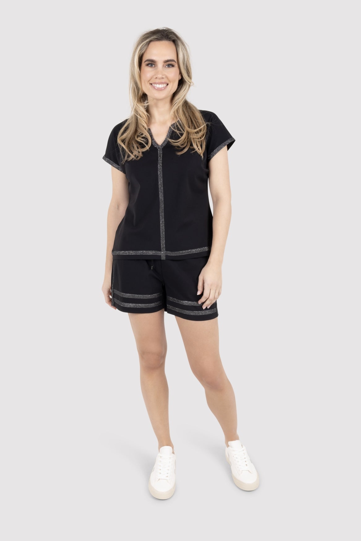 Annika | black