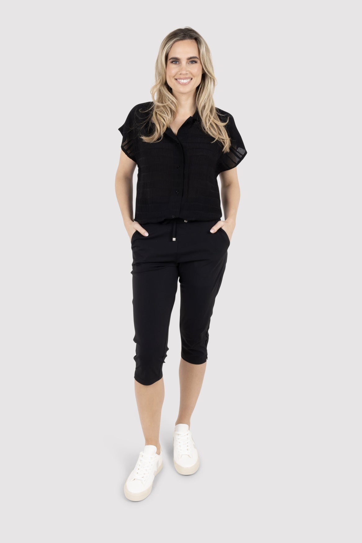 Linda | black