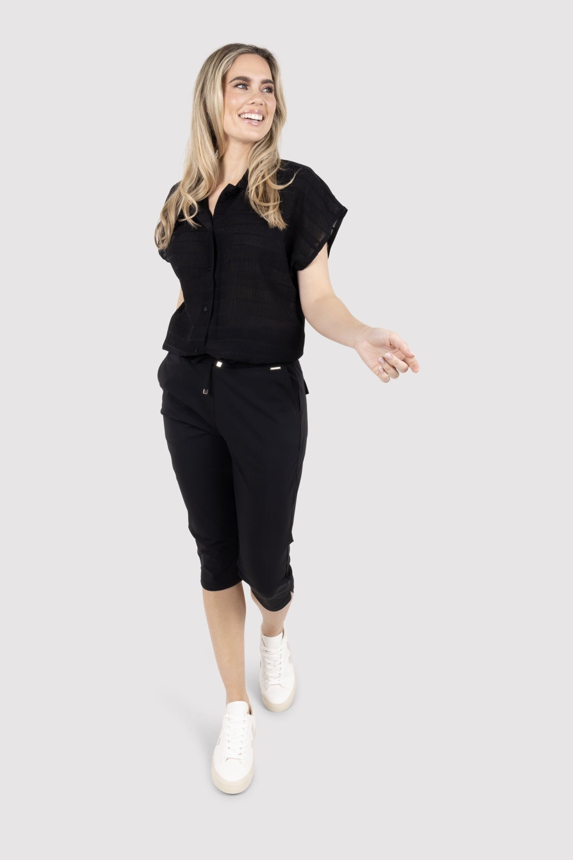 Linda | black