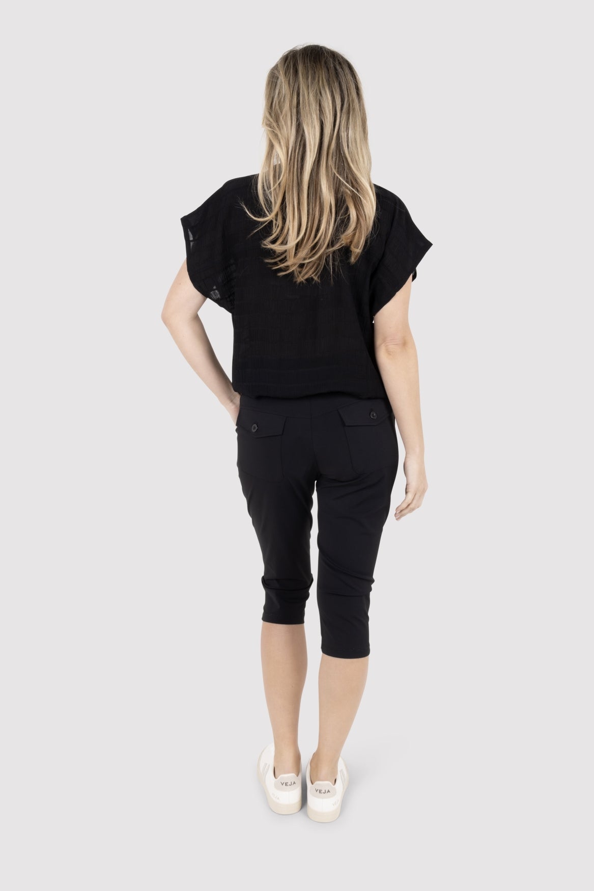 Linda | black