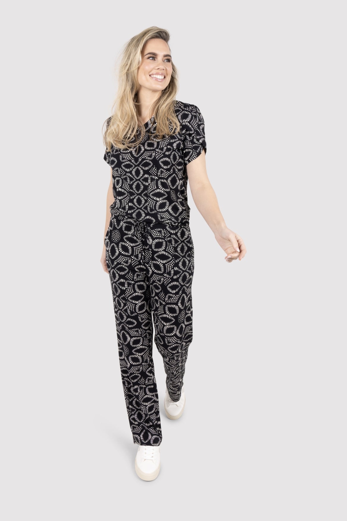 Astrid | black