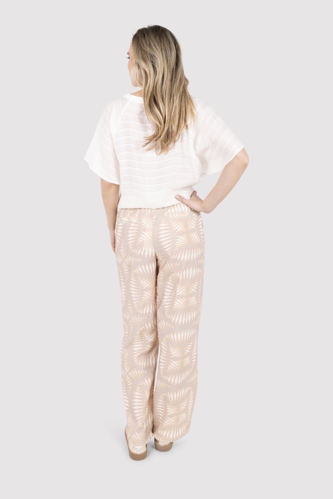 Desi | white