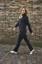 Jantine | black