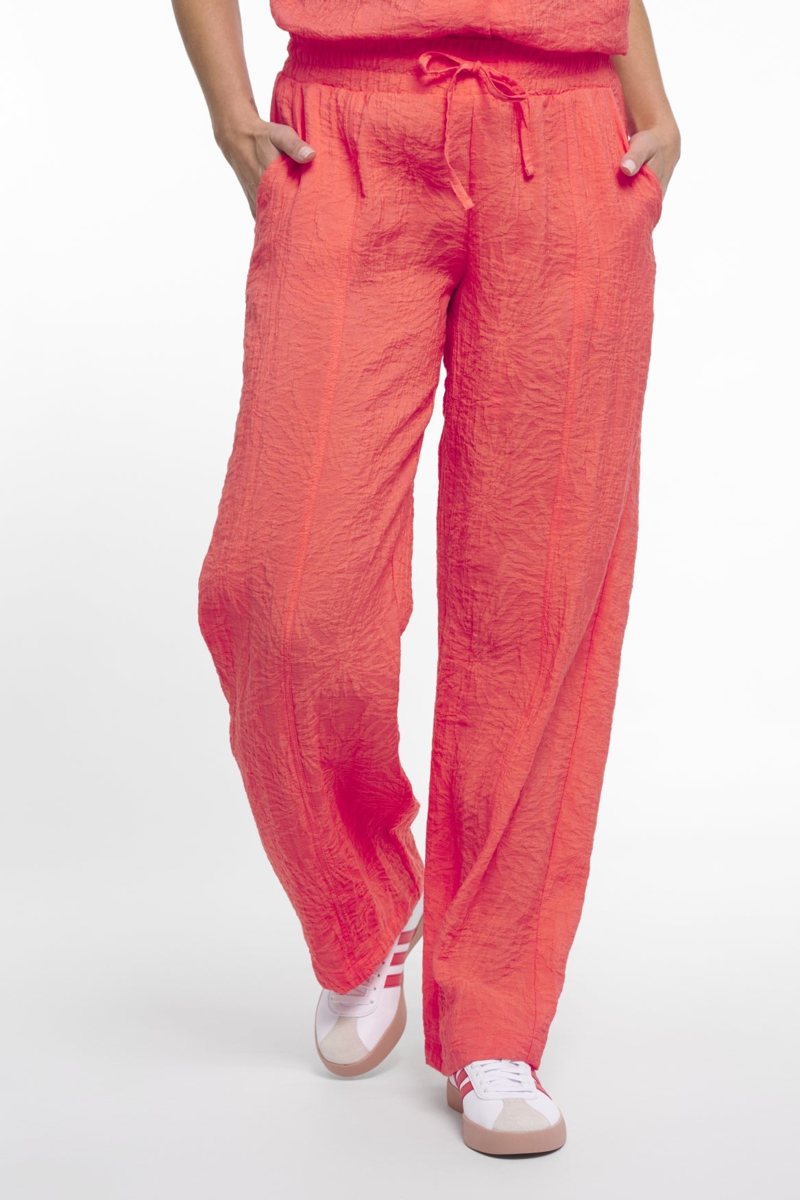 Zoe | coral